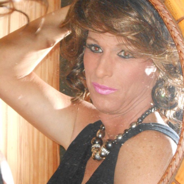 Transsexuelle gourmande pour bonne pipe Carentoir