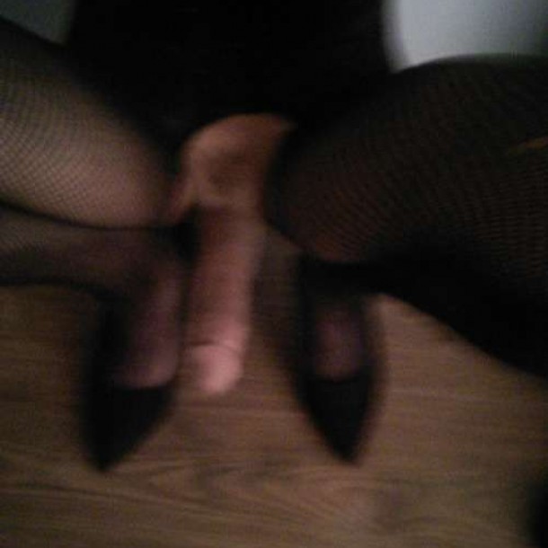 Travesti discret aime sucer et se faire prendre discretemet  Leuy