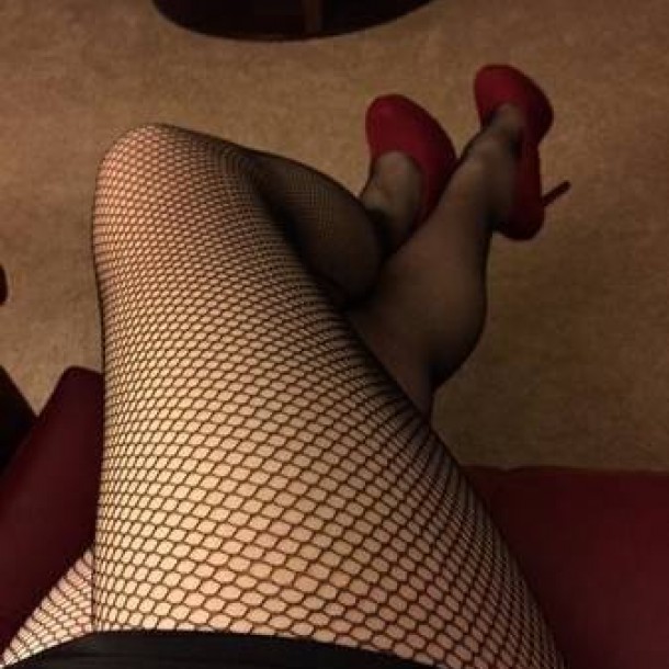 Transexuelle  au cul de rêve cherche sexfriend Denain