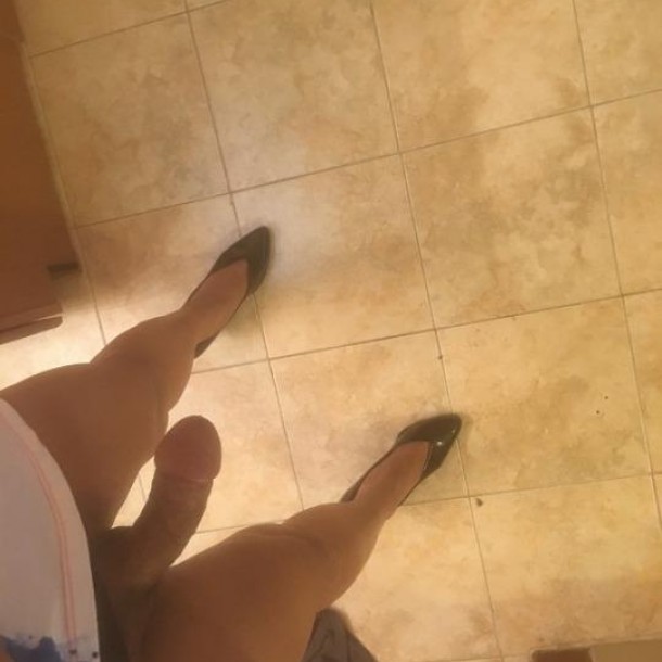 Transex cherche homme pour s’empaler sur sa queue bien dure  Cuille